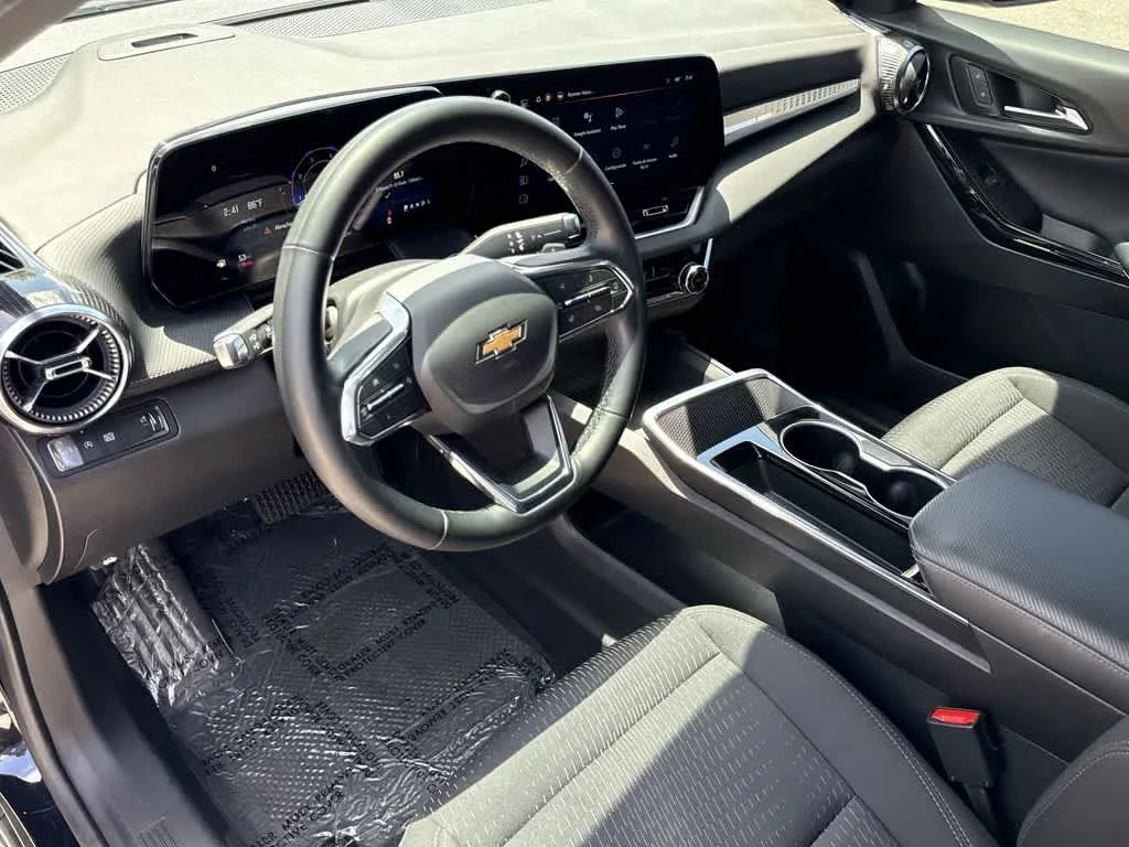 2025 Chevrolet Equinox FWD LT photo 13