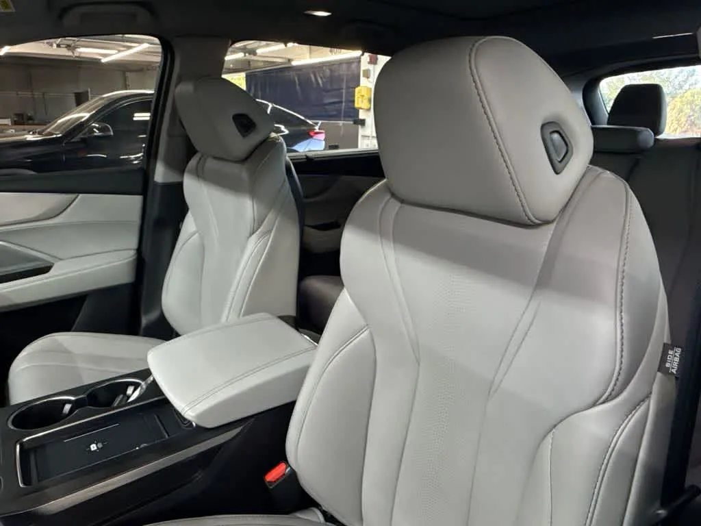 2025 Acura MDX w/Technology Package photo 14