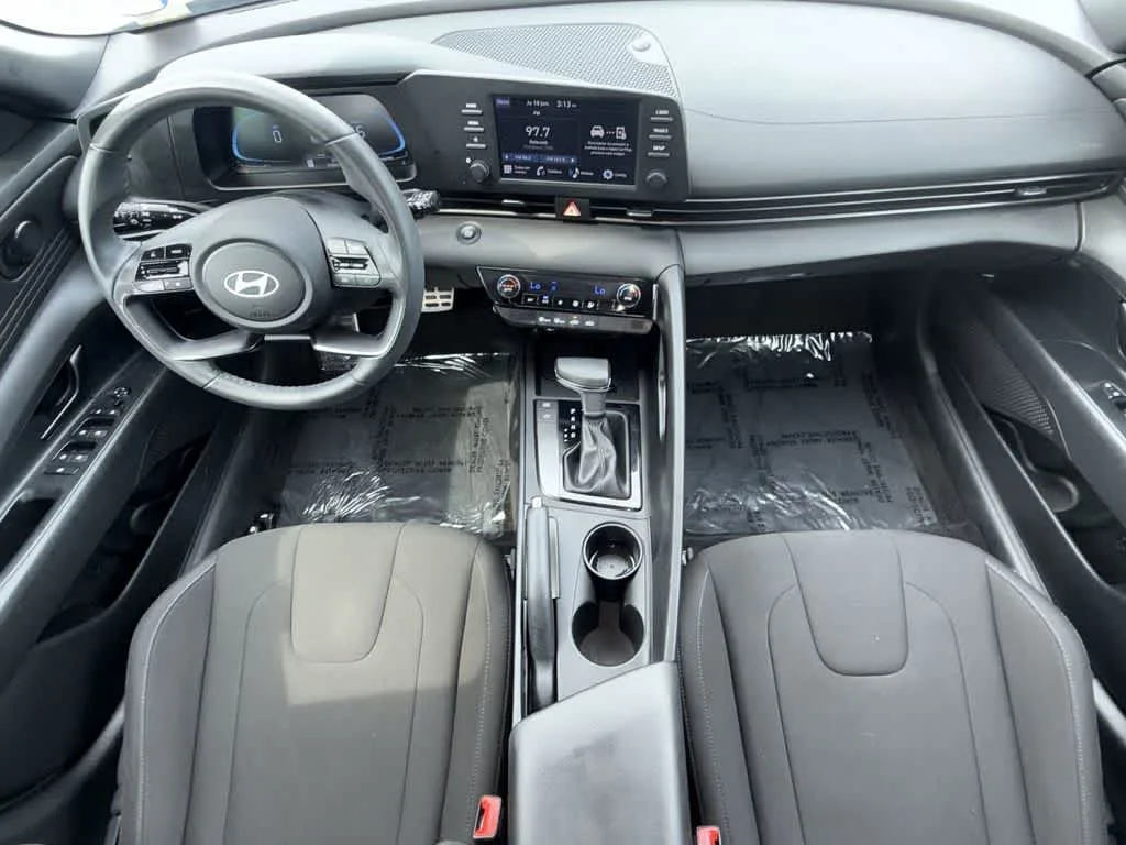 2025 Hyundai Elantra SEL Sport photo 24