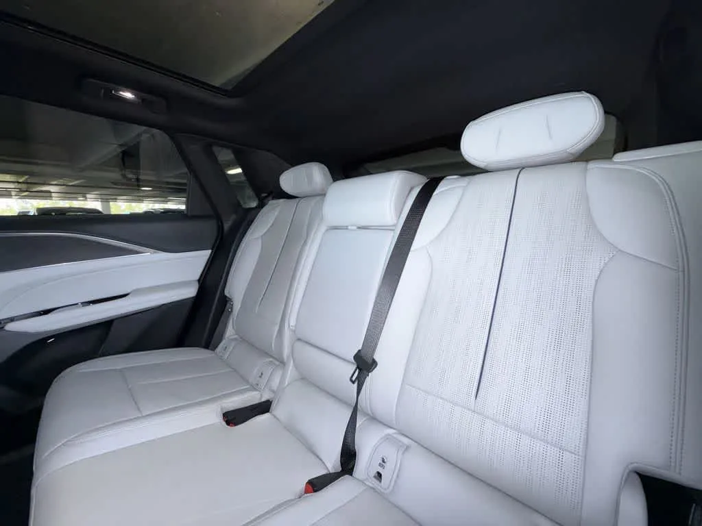 2024 Cadillac LYRIQ Luxury photo 22
