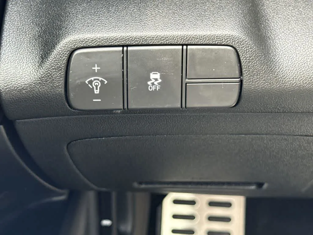 2025 Hyundai Elantra SEL Sport photo 17