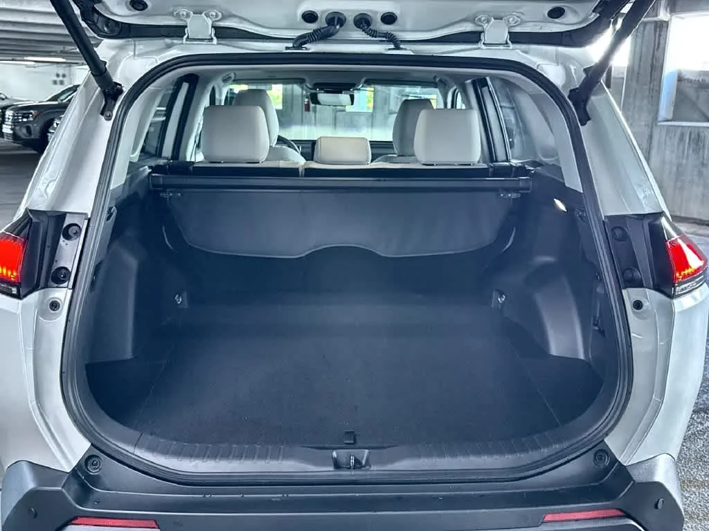 2026 Toyota RAV4 XLE Premium photo 25