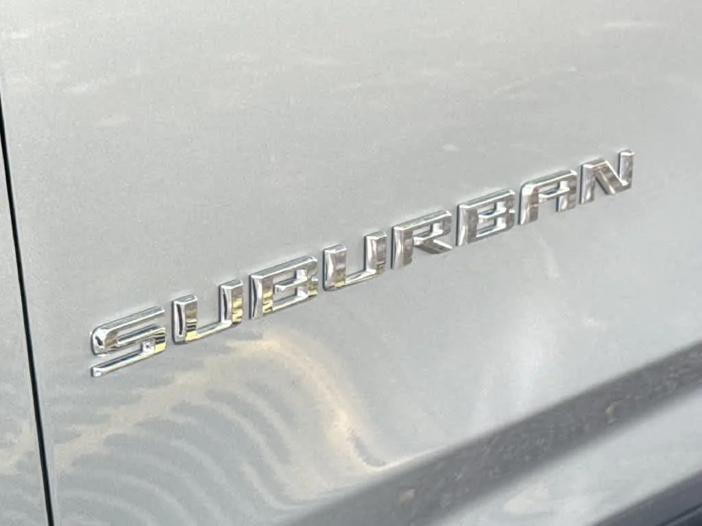 2025 Chevrolet Suburban LT photo 10