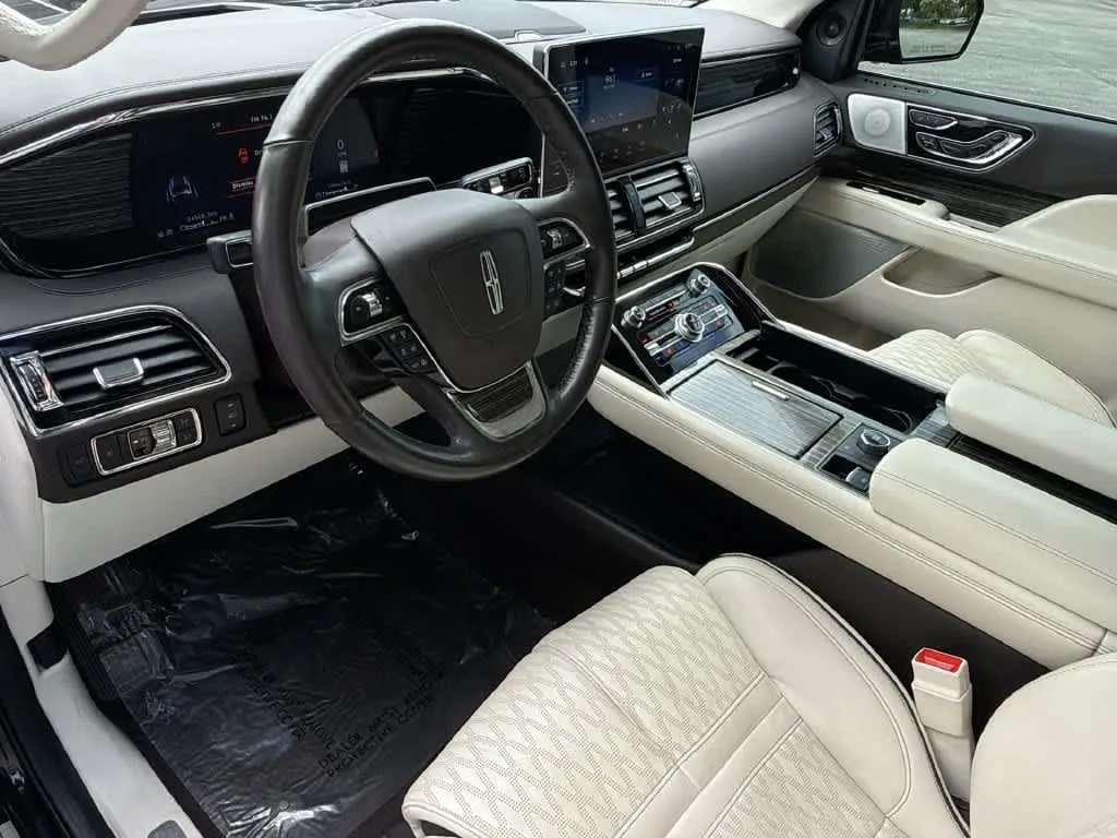 2023 Lincoln Navigator L Black Label photo 13