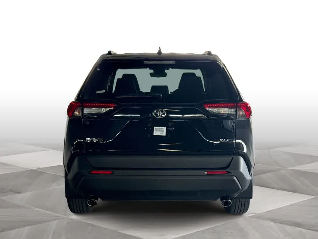 2025 Toyota RAV4 XLE photo 7
