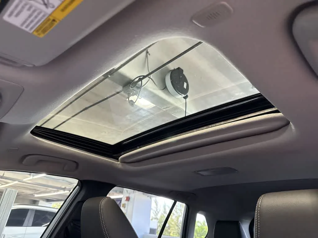 2026 Toyota Corolla Cross XLE photo 21