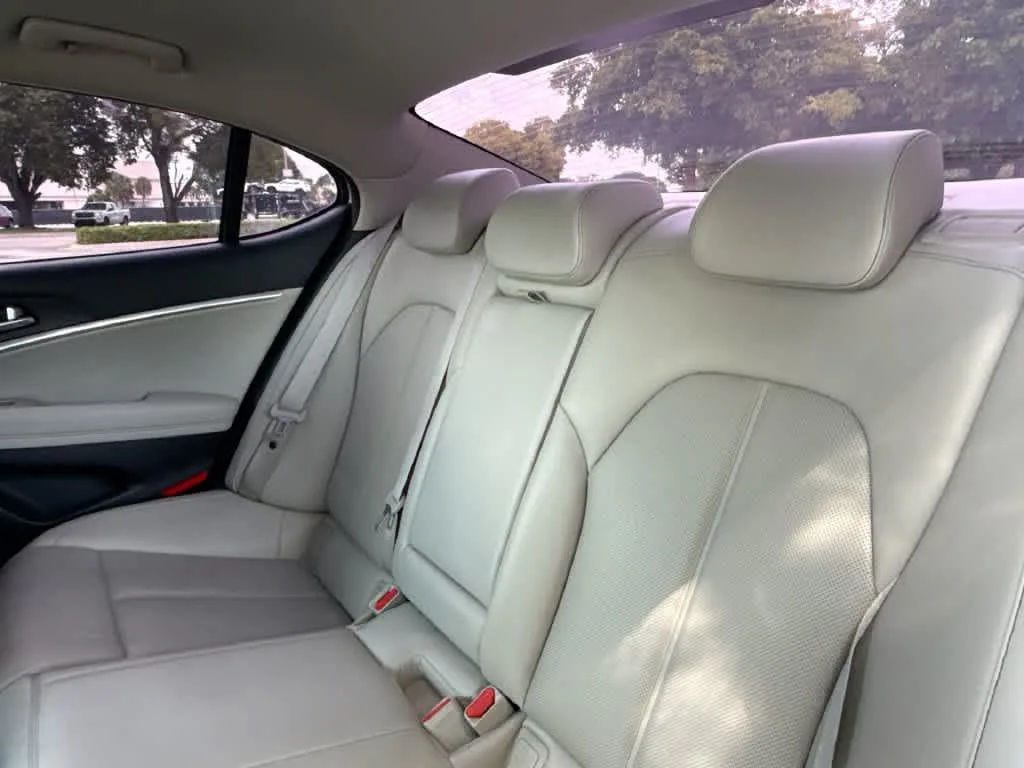 2019 Genesis G70 2.0T Advanced photo 22
