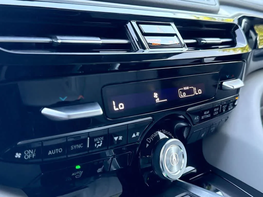 2025 Acura MDX w/Technology Package photo 19