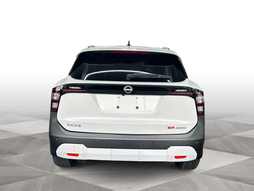 2026 Nissan Kicks SR photo 7