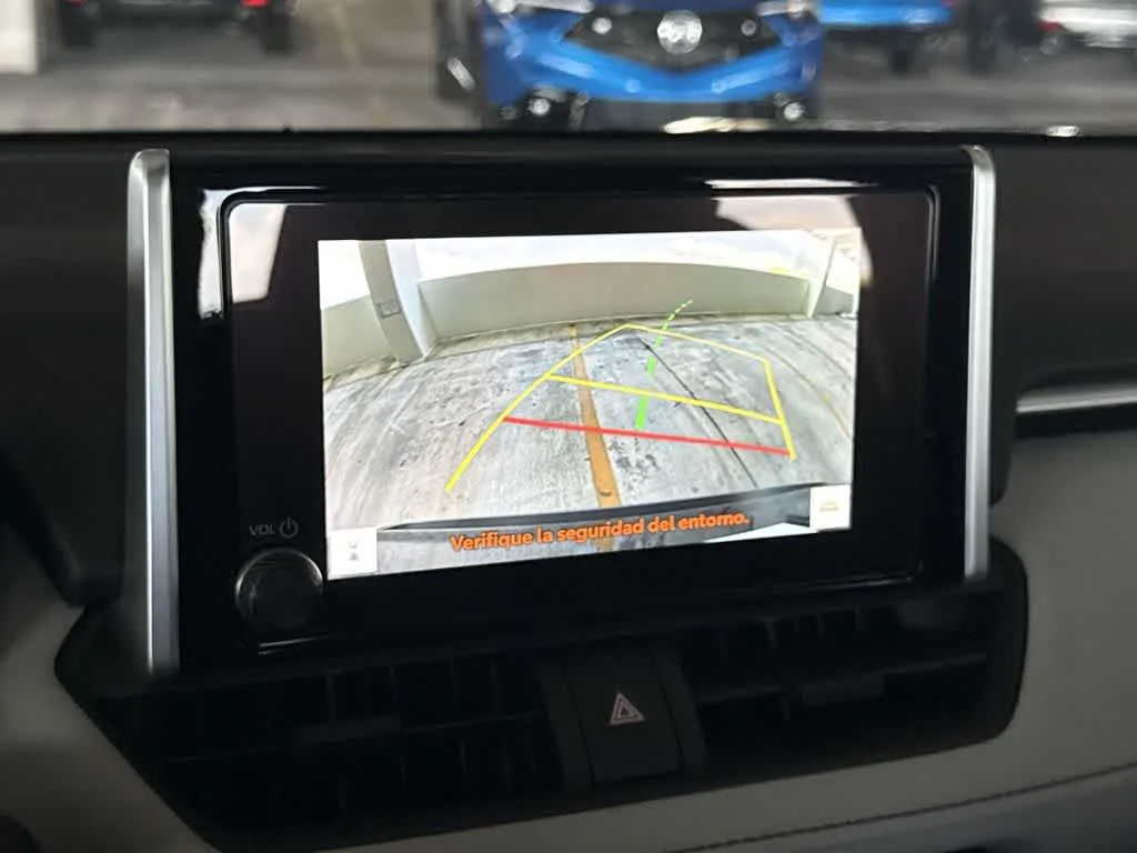 2025 Toyota RAV4 XLE photo 19