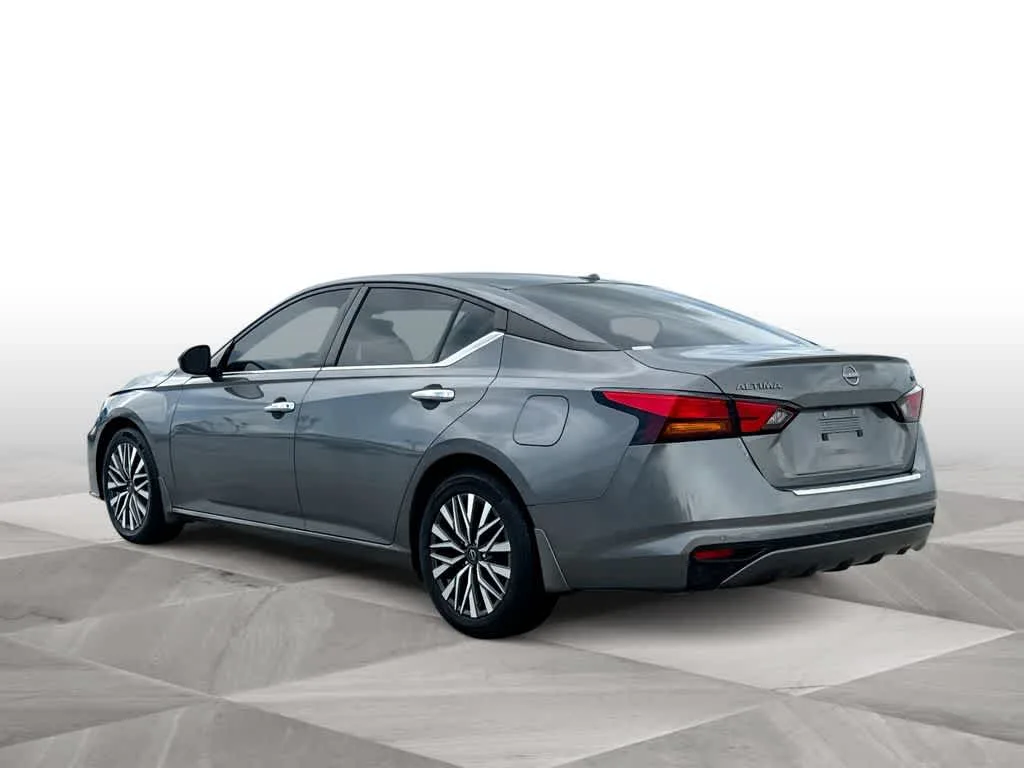 2023 Nissan Altima 2.5 SV photo 6