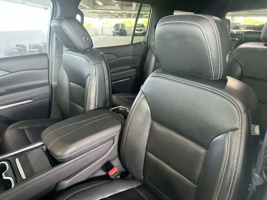 2024 Chevrolet Traverse FWD LT photo 14