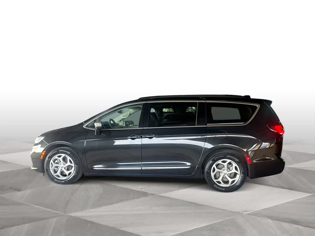 2023 Chrysler Pacifica Limited photo 5