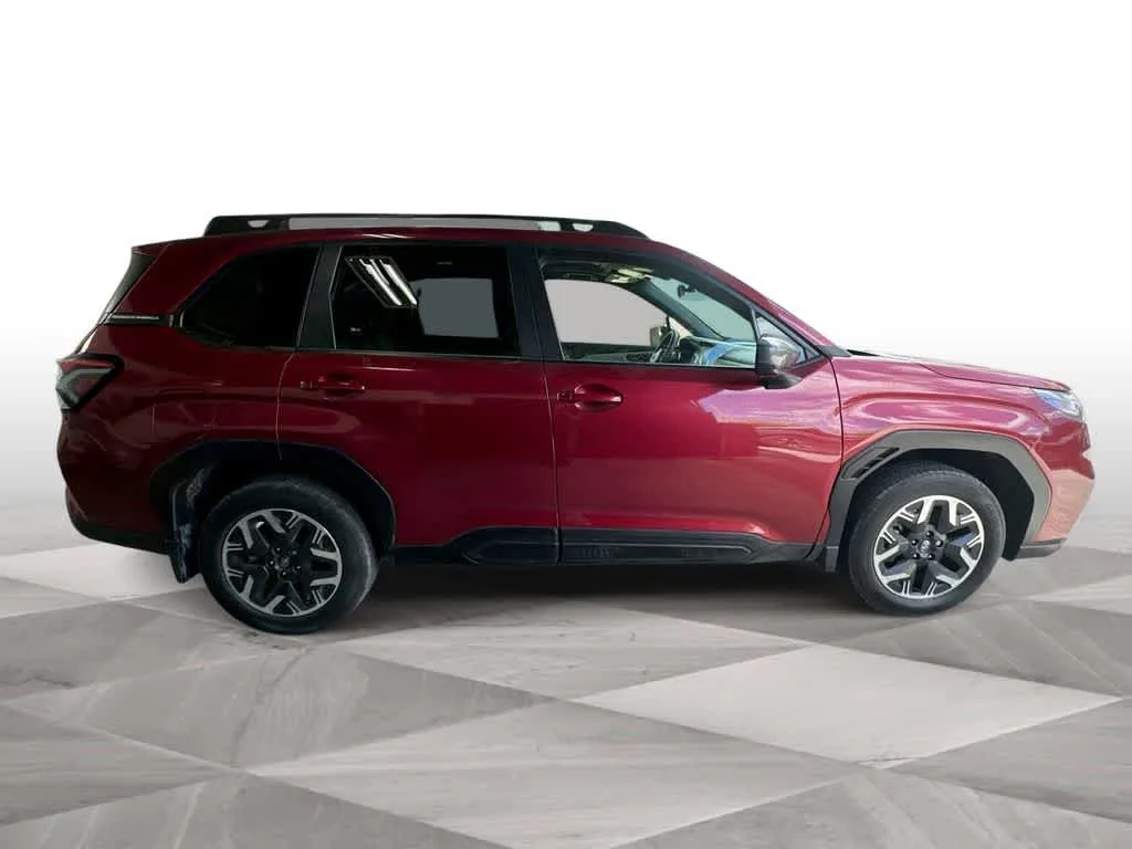 2025 Subaru Forester Premium photo 9