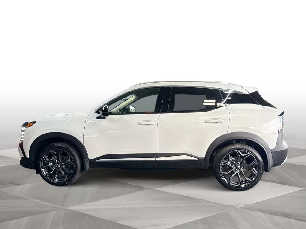 2026 Nissan Kicks SR photo 5