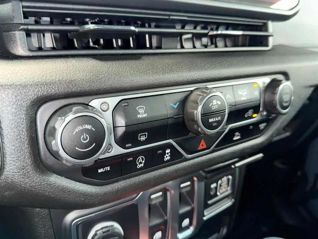 2024 Jeep Wrangler Sport S photo 19