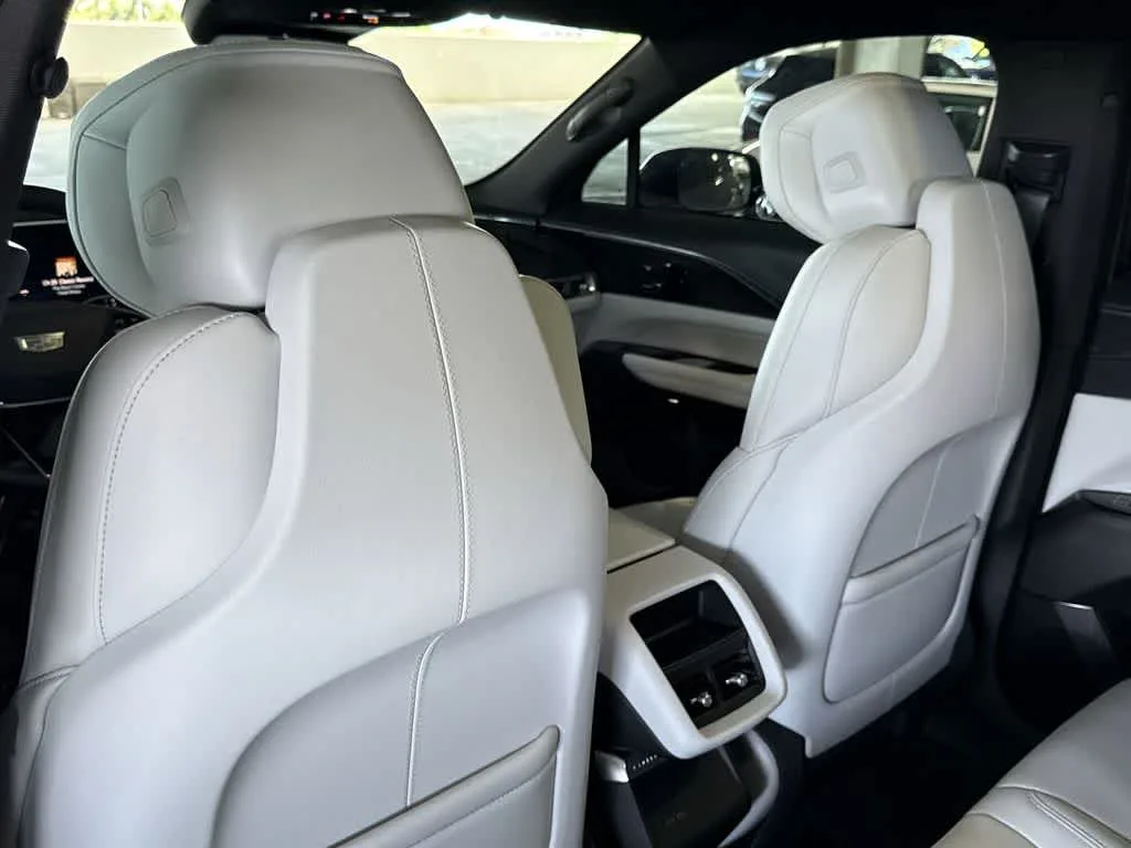2024 Cadillac LYRIQ Luxury photo 23