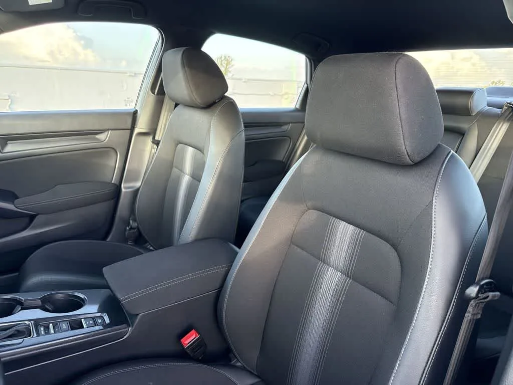 2025 Honda Civic Sport photo 14