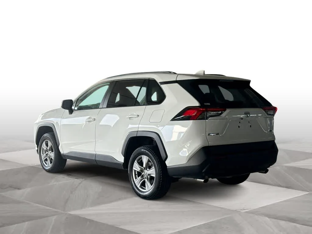 2025 Toyota RAV4 XLE photo 6