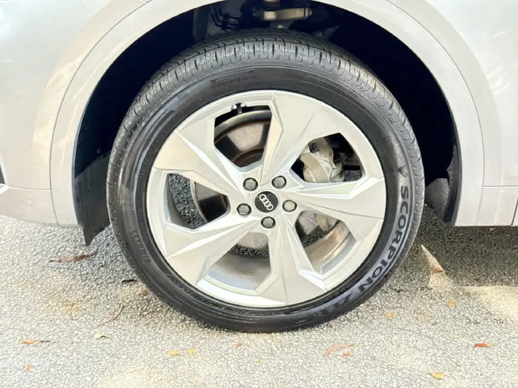 2021 Audi Q5 Premium Plus photo 11