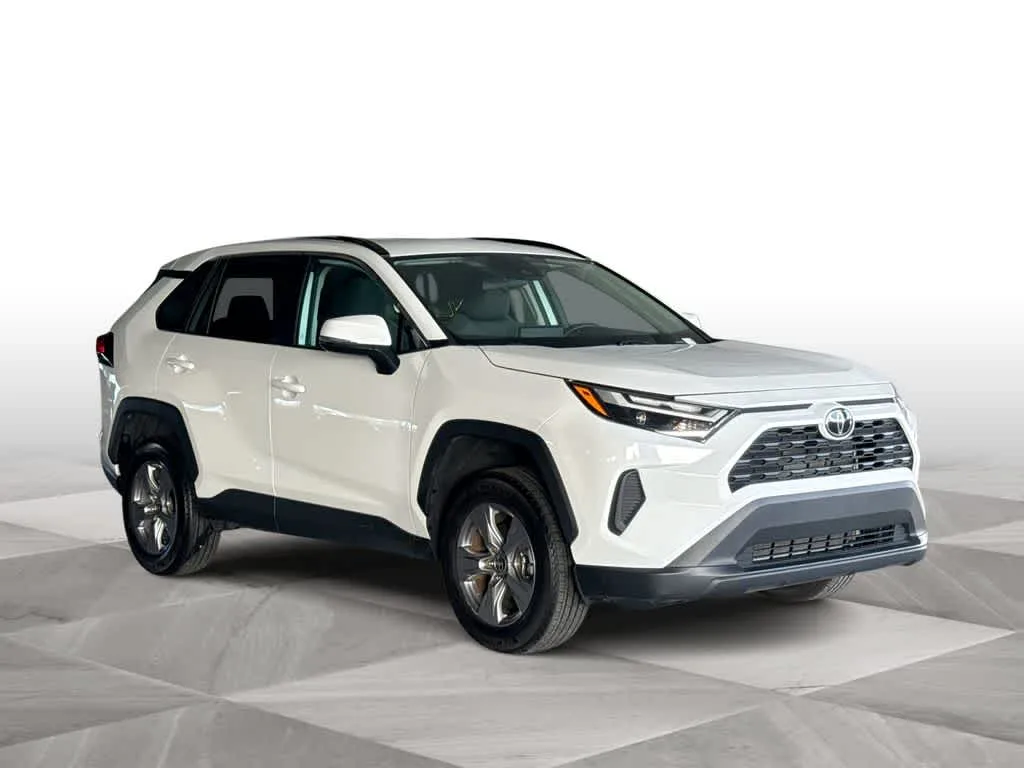 2025 Toyota RAV4 XLE photo 2
