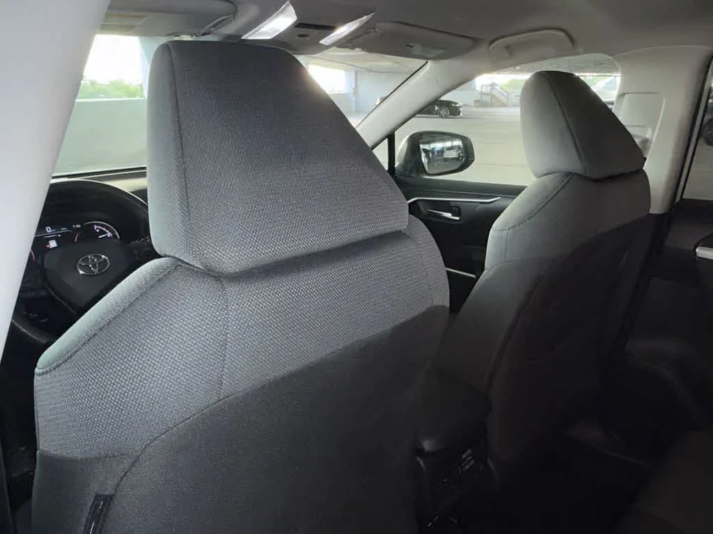 2025 Toyota RAV4 XLE photo 23