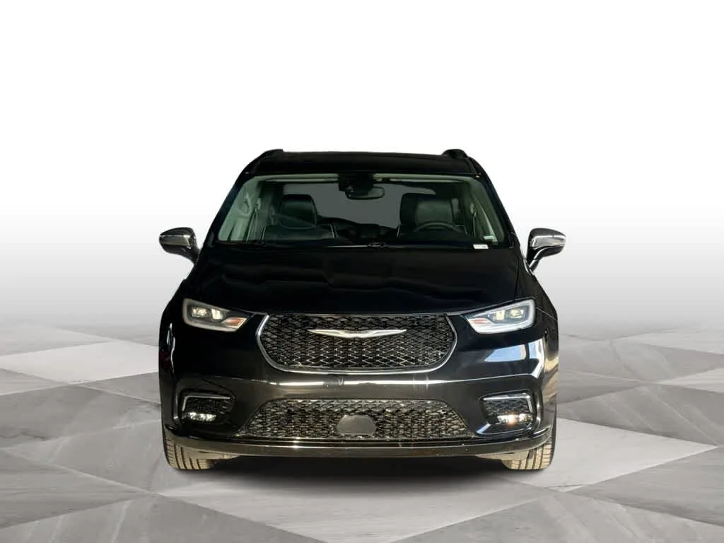 2023 Chrysler Pacifica Limited photo 3