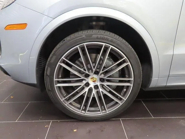 2022 Porsche Cayenne S photo 39