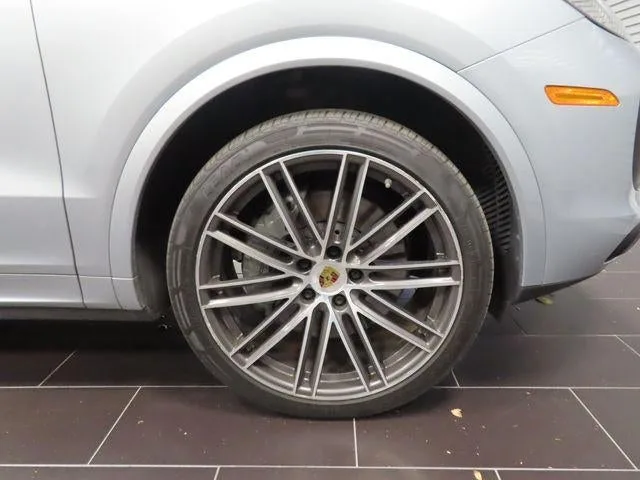 2022 Porsche Cayenne S photo 43