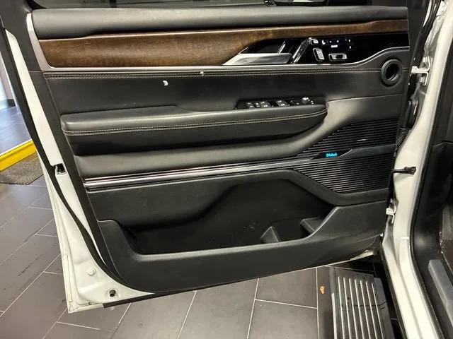 2022 Jeep Grand Wagoneer Series I photo 10