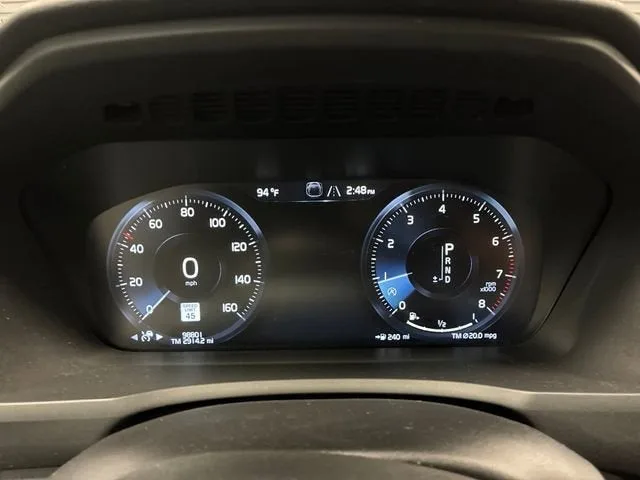 2020 Volvo XC90 Momentum photo 15