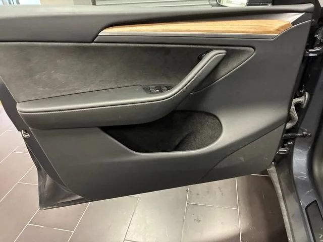 2023 Tesla Model Y Long Range photo 10