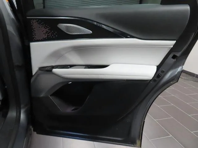 2023 Cadillac LYRIQ RWD Luxury photo 38