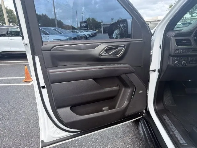 2023 Chevrolet Suburban RST photo 10