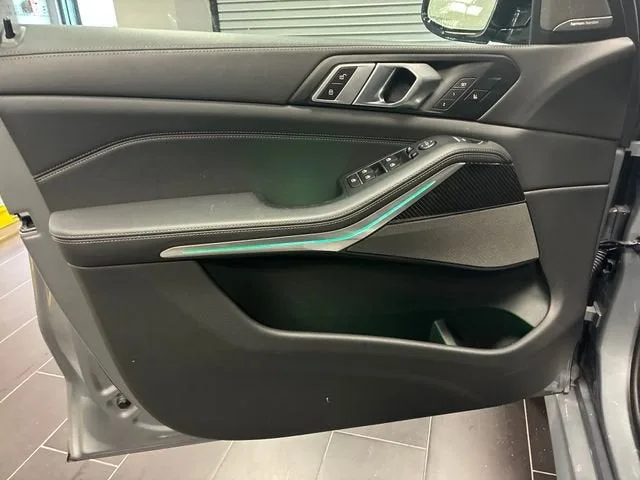 2026 BMW X5 M60i photo 10