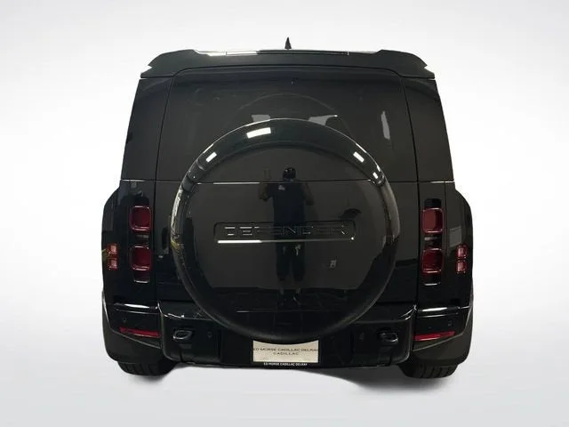 2025 Land Rover Defender X-Dynamic SE photo 4