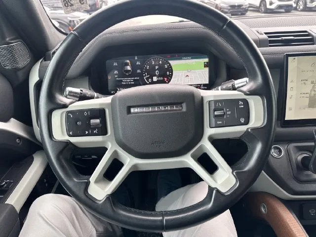 2022 Land Rover Defender S photo 13