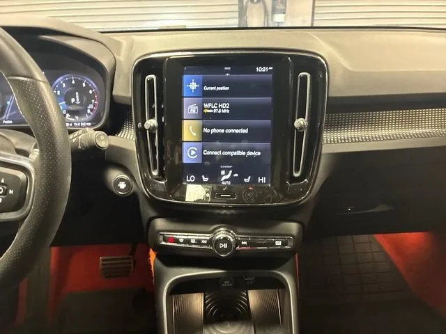 2019 Volvo XC40 R-Design photo 19