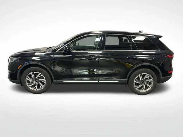 2023 Lincoln Corsair Standard photo 2