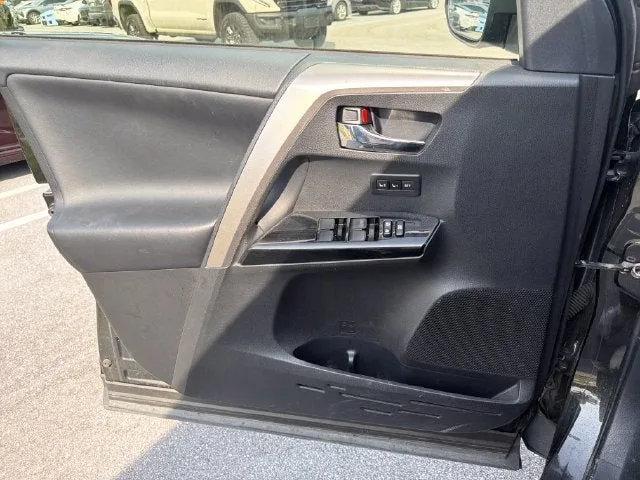 2017 Toyota RAV4 Hybrid Limited photo 10