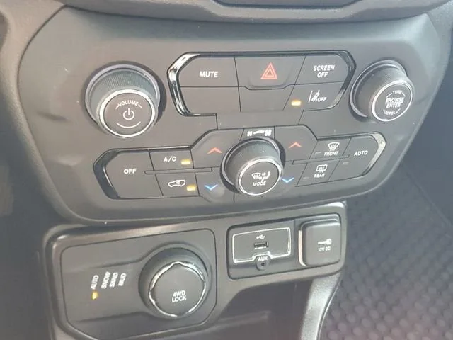 2023 Jeep Renegade Altitude photo 27