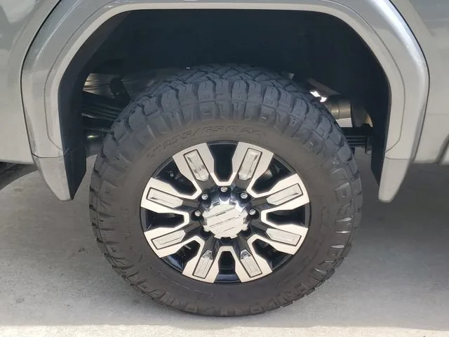 2024 GMC Sierra 2500 HD Denali photo 8