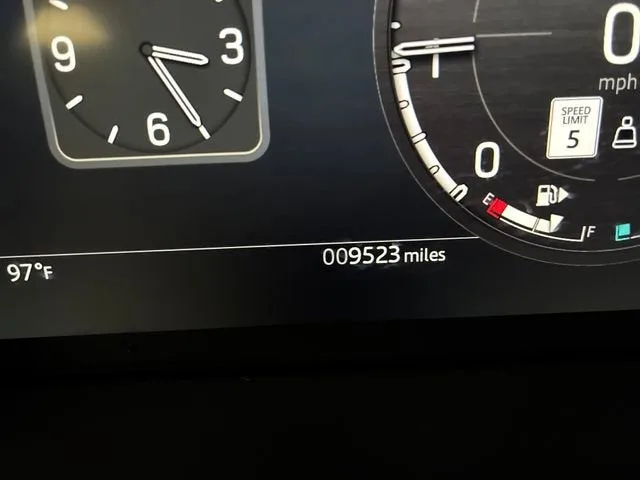 2025 Land Rover Defender X-Dynamic SE photo 17