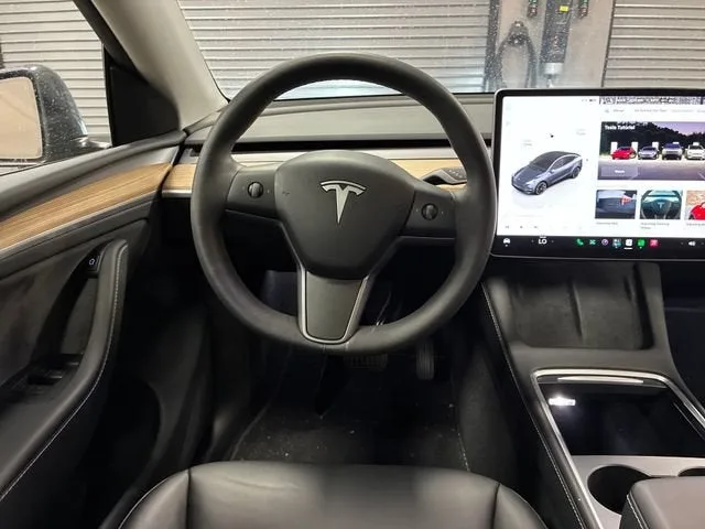 2023 Tesla Model Y Long Range photo 13
