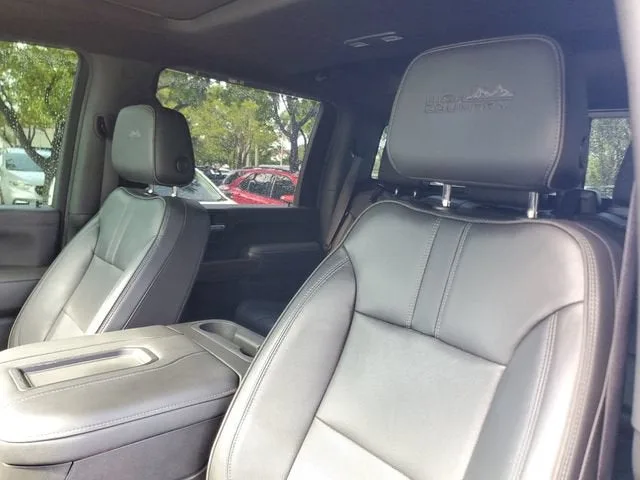 2022 Chevrolet Silverado 2500 HD High Country photo 19