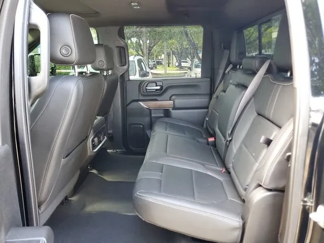 2022 Chevrolet Silverado 2500 HD High Country photo 10