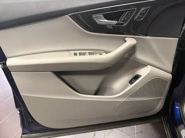 2022 Audi Q7 Premium Plus photo 10
