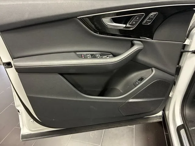 2023 Audi Q7 Premium Plus photo 10