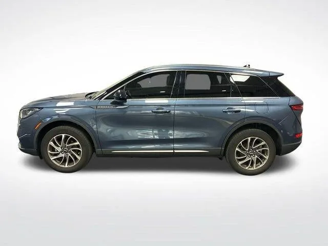 2022 Lincoln Corsair Standard photo 2