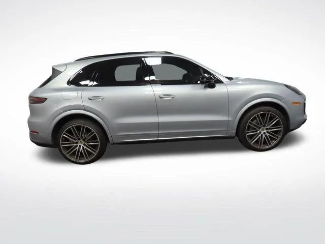 2022 Porsche Cayenne S photo 32